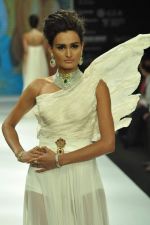 Model walks the ramp for Eekani Jewels Swpanil Shinde Show at IIJW Day 1 on 19th Aug 2012 (80).JPG